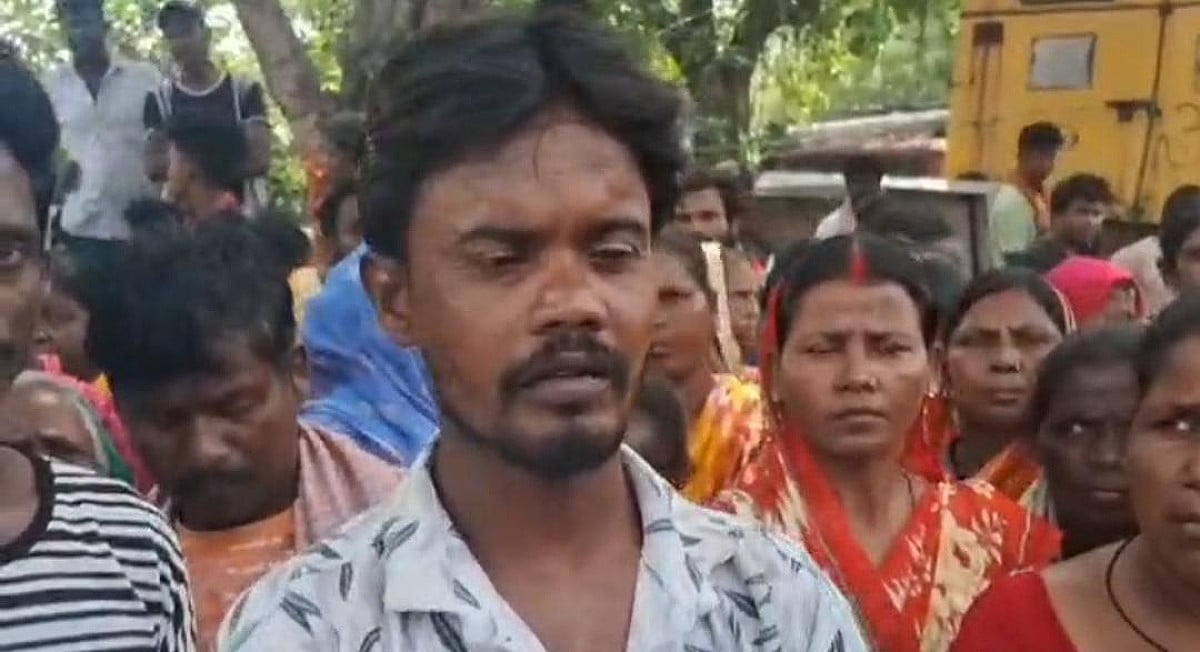 धनसार में कोल माइनिंग प्रोजेक्ट के खिलाफ ग्रामीणों का उग्र विरोध, थाना घेरकर की नारेबाजी