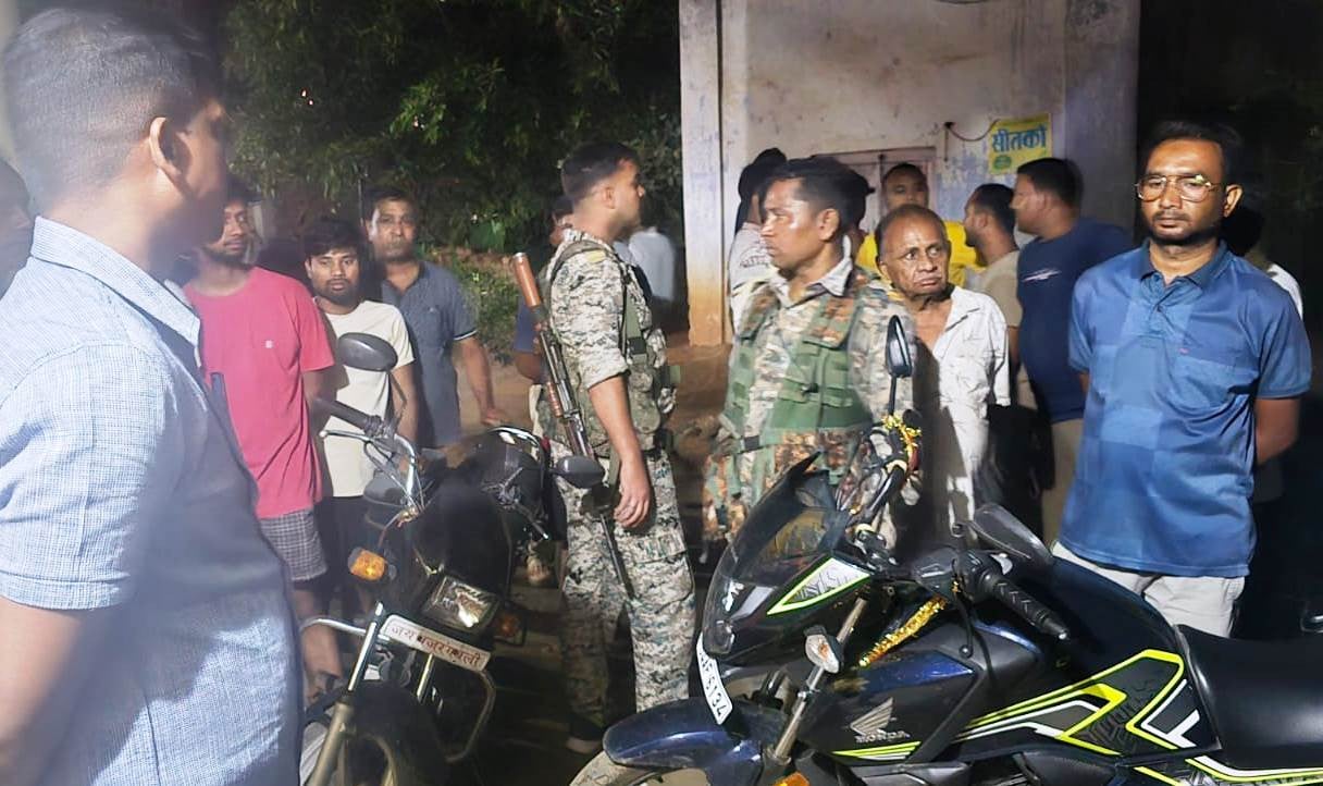 बड़ी खबर: दुमका में ज्वेलर कारोबारी से लूट की कोशिश, विरोध पर अपराधियों ने चलाई गोली