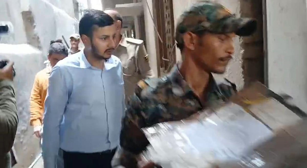 गया में पूर्व सांसद के मकान से 50 लाख की नकली और नशीली दवाएं बरामद, दो हिरासत में
