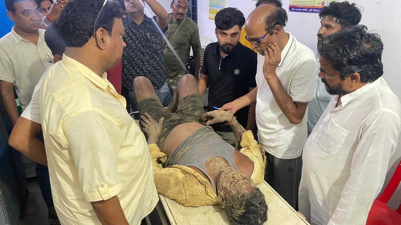जमशेदपुर: अचानक बीच सड़क पर आए हाथी, सब्जी बेच लौट रहे किसान को किया घायल
