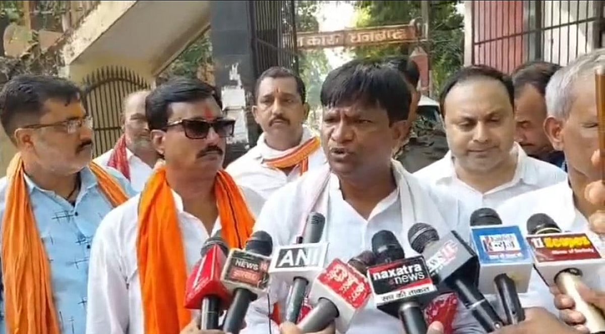 धनबाद जेल पहुंचे सांसद ढुल्लू महतो, रजनी रवानी से मुलाकात के बाद झूठे हत्या केस में फंसाने का लगाया आरोप