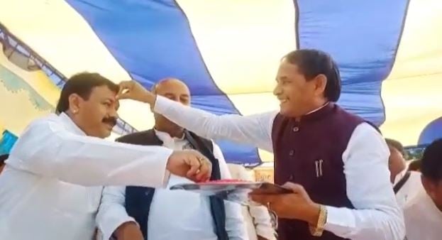 जद यू सांसद ने अपने ही सरकार के सिस्टम की खोली पोल, कहा-एक आदेशपाल तक बगैर पैसे के नहीं करता काम