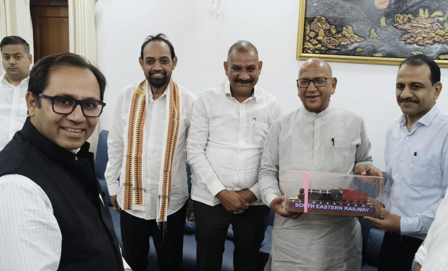 दक्षिण पूर्व रेलवे जीएम का बड़ा ऐलान: यात्री ट्रेनों को मिलेगी प्राथमिकता, मालगाड़ियां बाद में चलेंगी