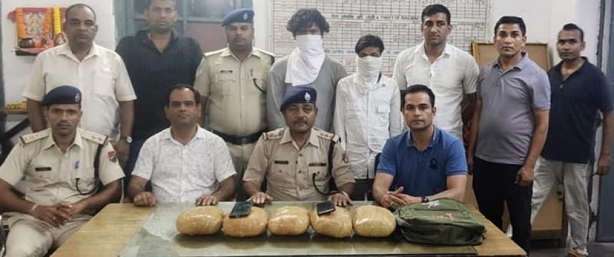 टाटानगर स्टेशन पर बड़ी कार्रवाई, 5 किलो गांजा के साथ दो तस्कर गिरफ्तार