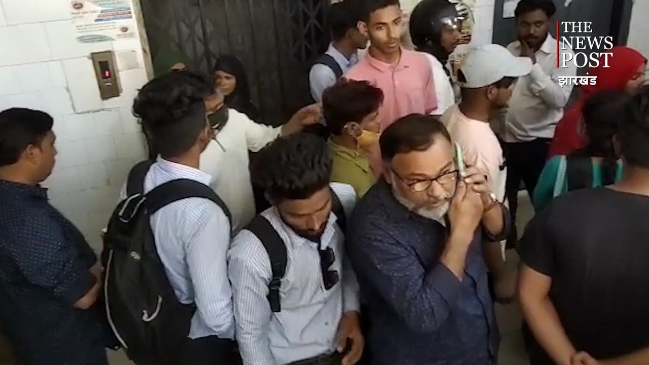 स्कूटी सवार दो युवकों पर जानलेवा हमला, लाठी-डंडे से मारकर की एयर फायरिंग