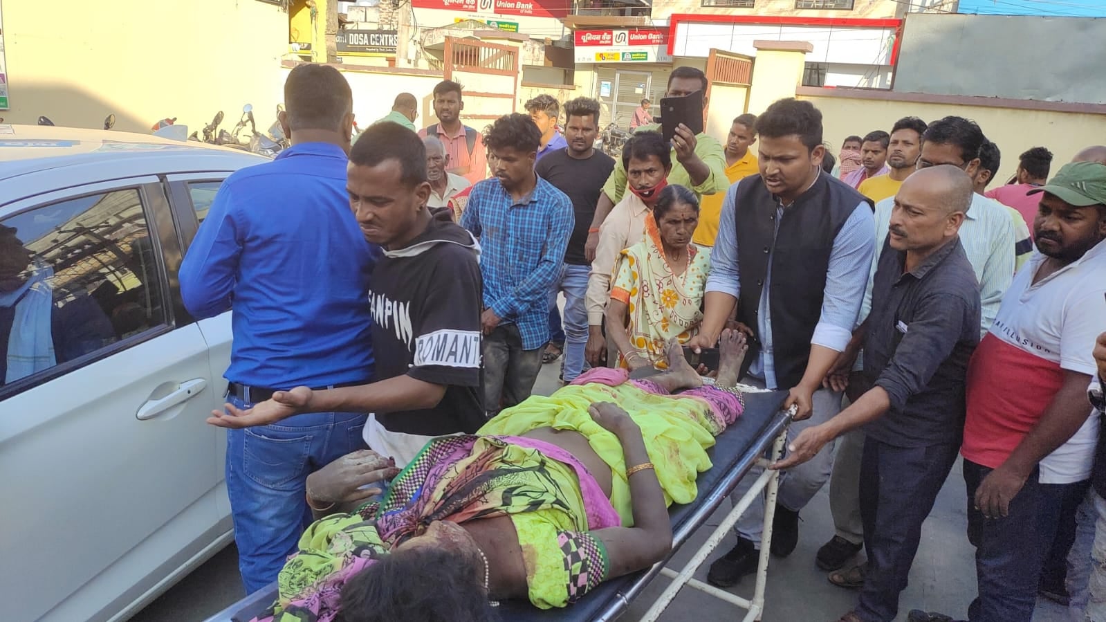 गिरिडीह :  निर्माणाधीन दीवार धंसने से दो मजदूरों की मौत, कई घायल