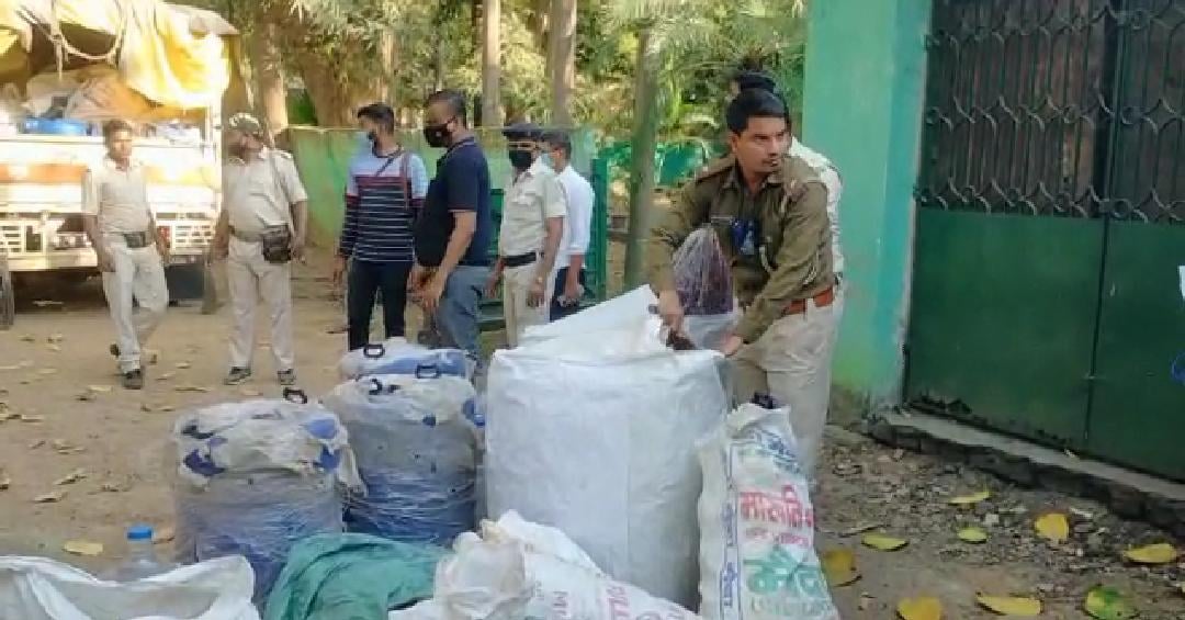 अवैध शराब फैक्ट्री का भंडाफोड़, भारी मात्रा में शराब के साथ दो व्यक्ति गिरफ्तार