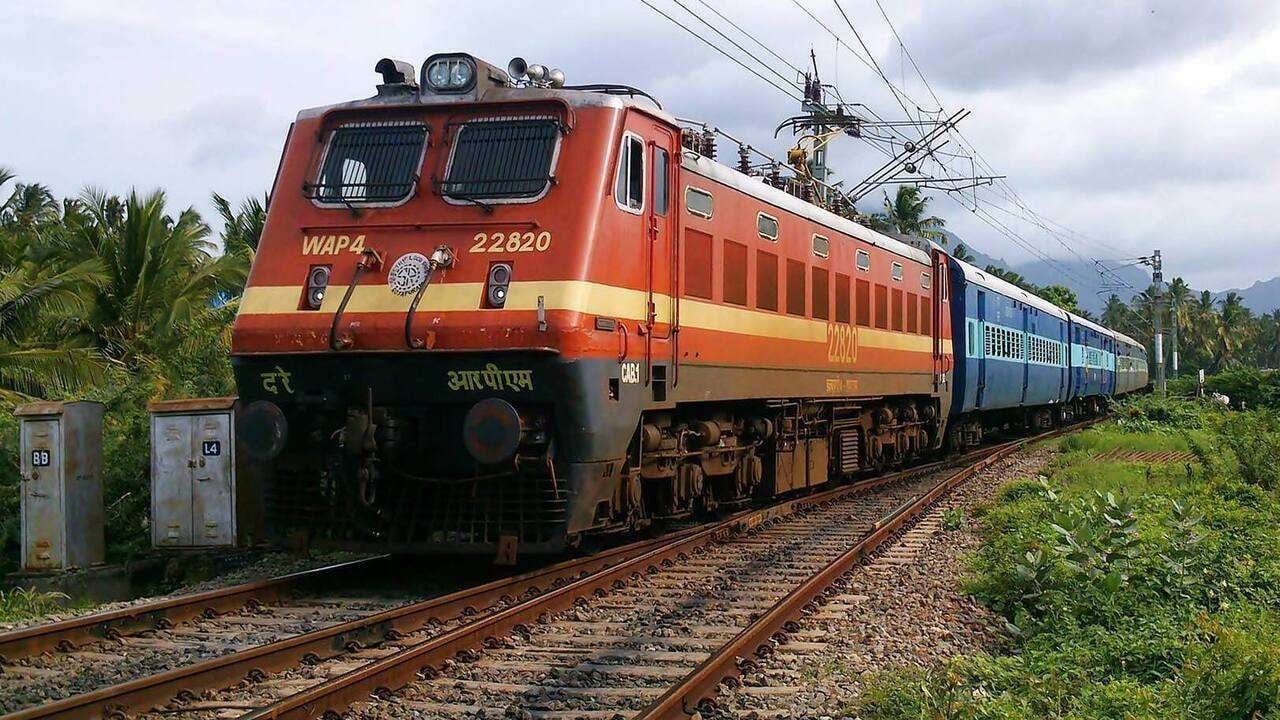 भीड़ भाड़ को देखते हुए स्टेशनों पर कड़े बंदोबस्त, चलेगी टाटा-पटना- टाटा होली स्पेशल