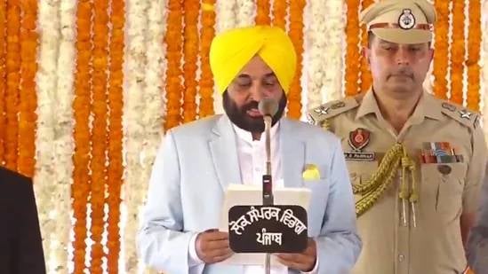 भगवंत मान बने पंजाब के नए मुख्यमंत्री, शहीद भगत सिंह के गांव खटकड़ कलां में ली पद की शपथ
