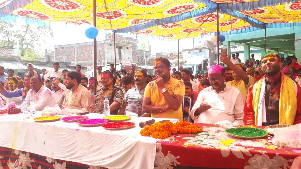 पत्रकारों के होली मिलन समारोह में लोक गायकों ने बांधा समां, जमकर उड़े अबीर-गुलाल