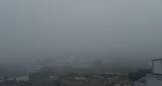 देवघर में मौसम ने बदला मिजाज, घना कोहरा के साथ छाया रहा बादल