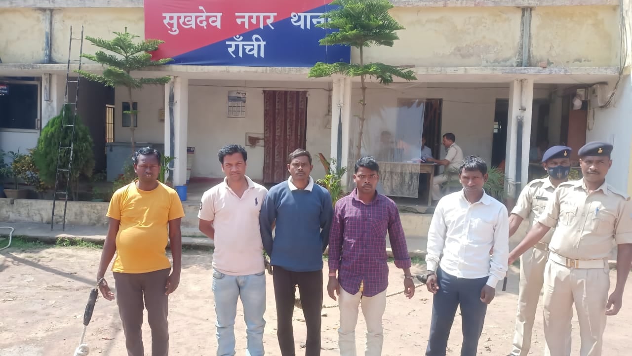 हॉस्टल में तोड़ फोड़ मामले के पांच आरोपी चढ़े पुलिस के हत्थे