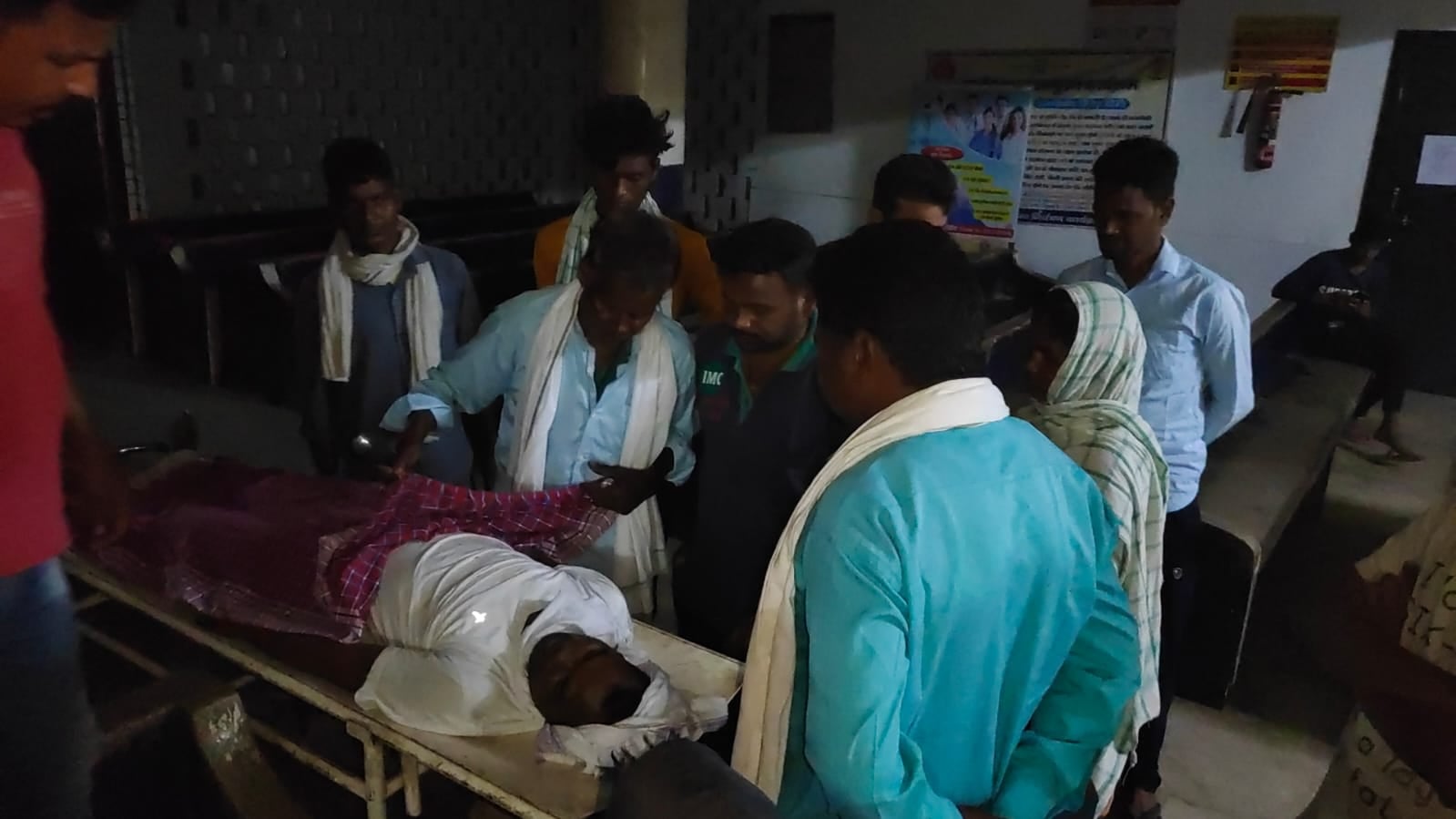 ट्रैक्टर ने बाइक सवार पति पत्नी को मारा टक्कर, पति की मौत