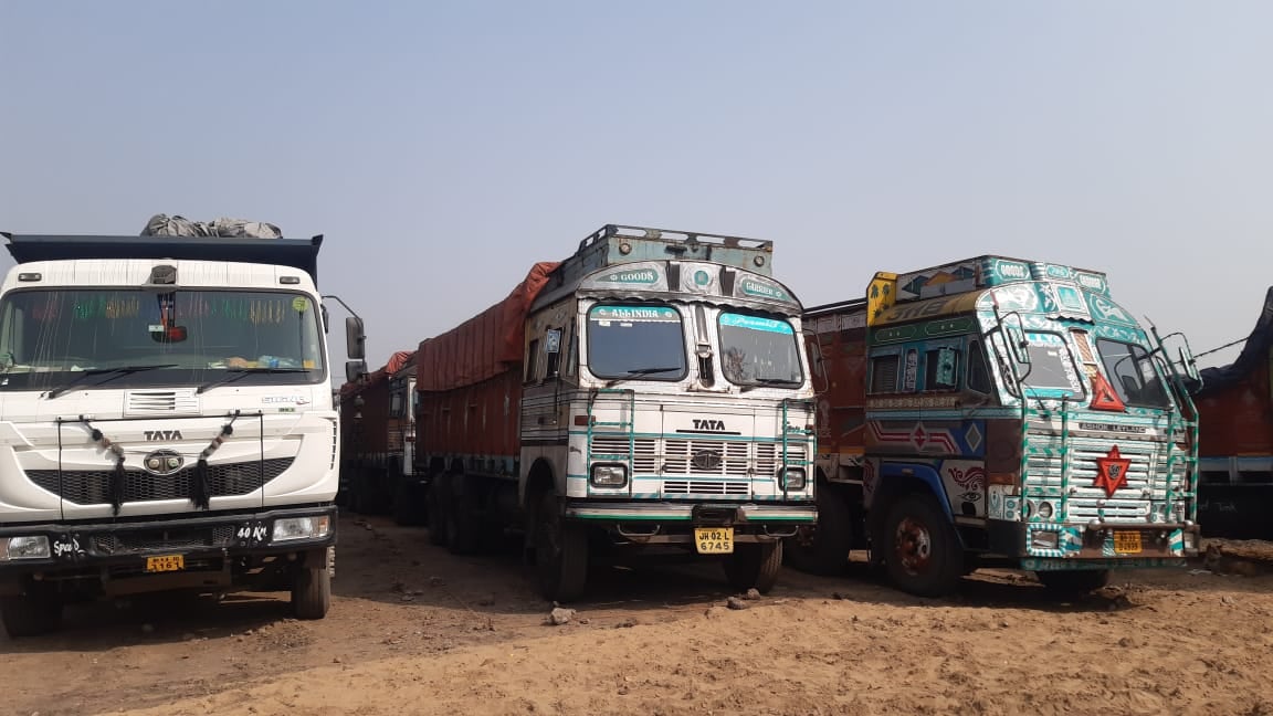 धनबाद में कोयला तस्करी : मर्ज बढ़ता गया -ज्यों-ज्यों दवा की, फिर 17 ट्रक अवैध कोयला जब्त