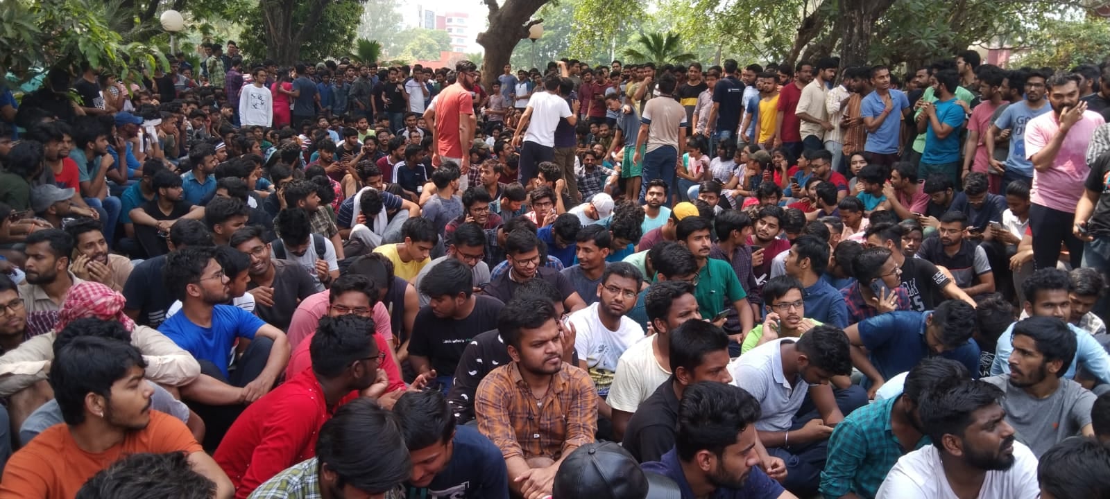 आईआईटी (आईएसएम) के छात्रों का सवाल, पढ़ाई ऑनलाइन हुई तो एग्जाम ऑफलाइन क्यों !