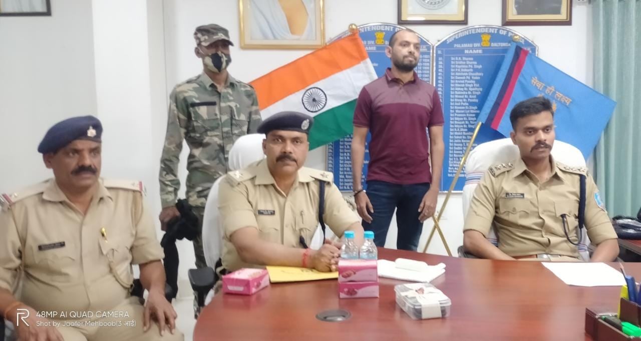 पलामू :  कुणाल सिंह हत्याकांड का आरोपी चढ़ा पुलिस के हत्थे