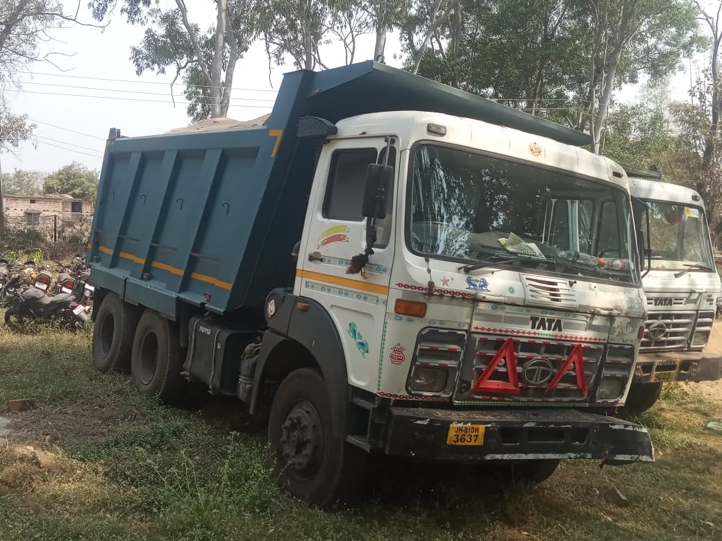 अवैध बालू से लदा तीन हाईवा ट्रक जब्त, चालक  जेल में