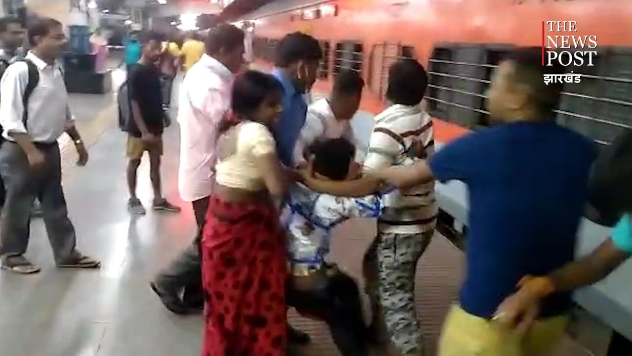 अखाड़ा बना रेलवे स्टेशन, यात्रियों ने की चार की कुटाई, वजह यह थी...