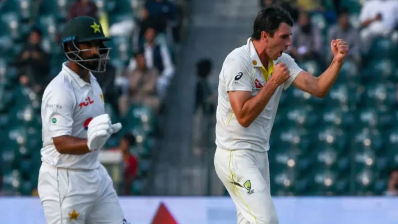 PAK vs AUS : मात्र 4 रन के अंदर गिरे पाकिस्तान के पांच विकेट, कमिन्स और स्टार्क की गेंदबाजी के आगे ढेर हुए पाक बल्लेबाज