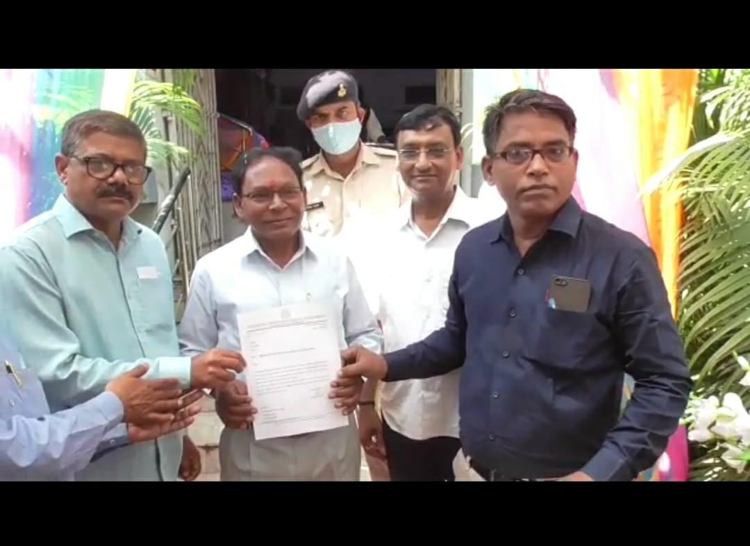 बेटियों को पढ़ाना  है तो सुविधा भी दीजिए हुजूर ! छात्राओं के लिए मांगी एक्सक्लूसिव बस सेवा