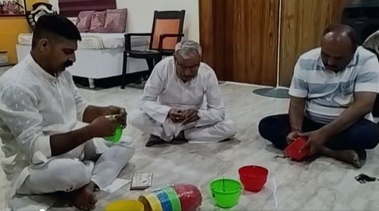 जमशेदपुर में ब्लेडमैन की पहल, ताकि प्यासा ना रहे कोई परिंदा