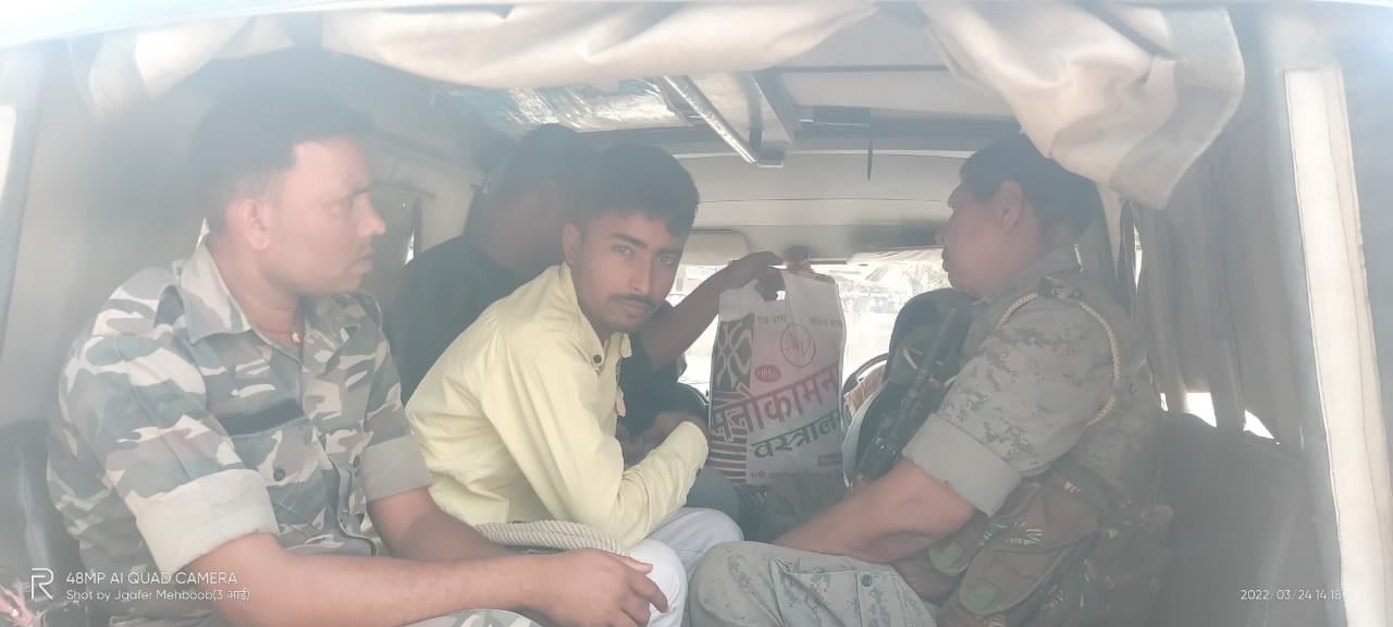 स्कूल कैंपस में अड्डेबाजी करते तीन युवक गिरफ्तार, छात्रों और शिक्षकों से करते थे गाली-गलौज