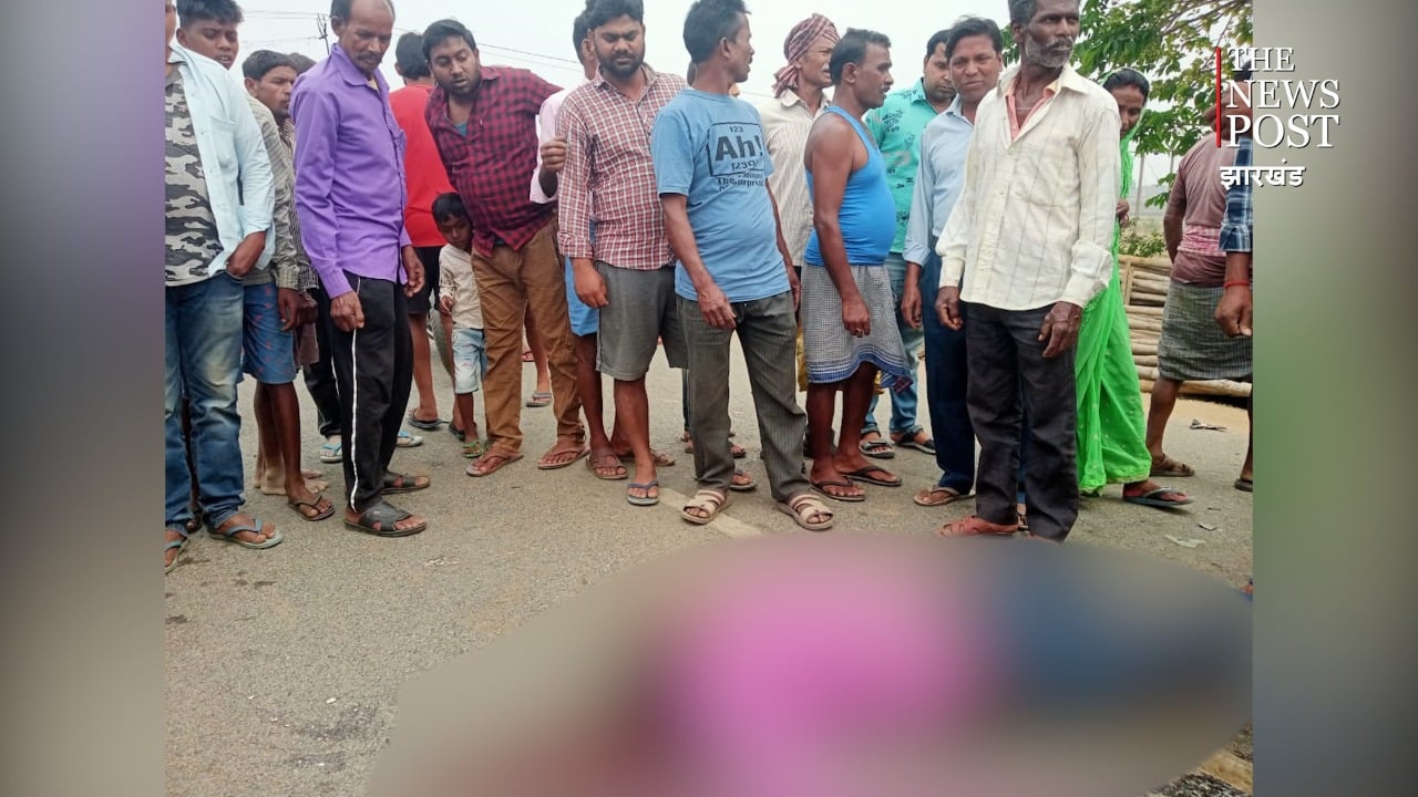 मिनी ट्रक और बाइक की टक्कर में बाइक सवार की मौत ,घंटों सड़क जाम