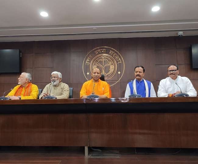 दूसरी बार सीएम बनते ही योगी आदित्यनाथ ने की घोषणा - अब 30 जून तक चलेगी मुफ्त राशन योजना