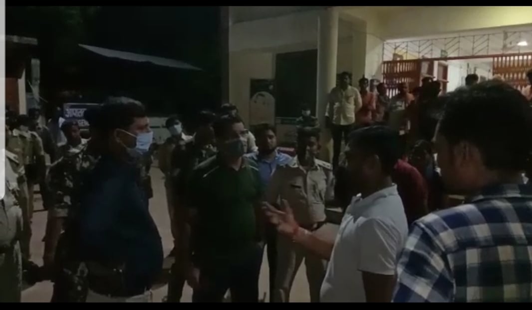 लड़के की मौत के बाद  देवघर सदर अस्पताल में जमकर हंगामा