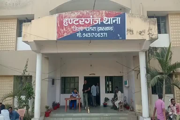 चतरा पुलिस की बड़ी सफलता, जब्त कार से 30 पेटी देशी शराब बरामद