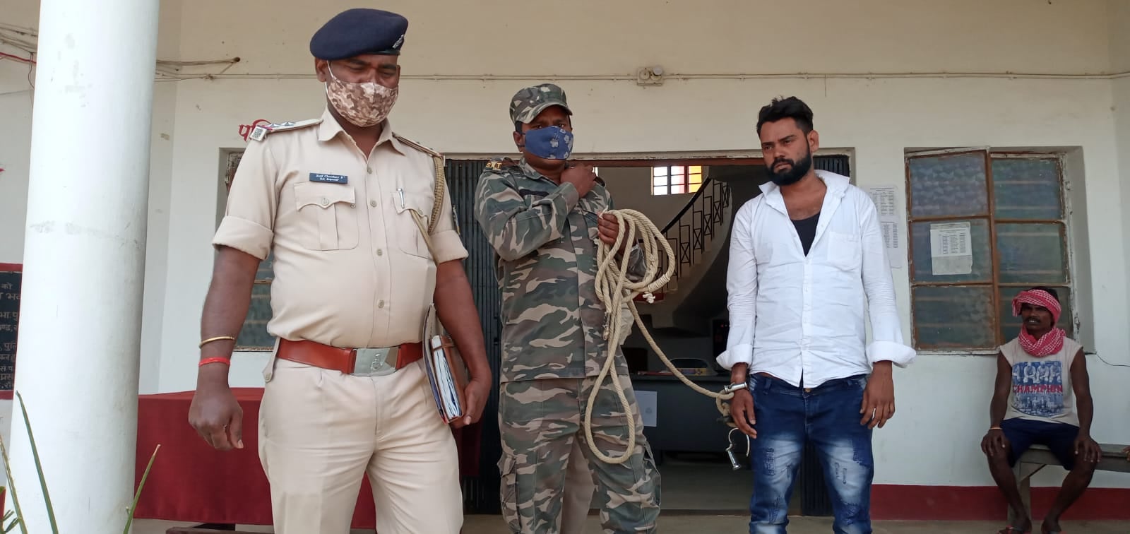 नाबालिग लड़की के साथ युवक धराया, दो दिन से थी लापता लड़की