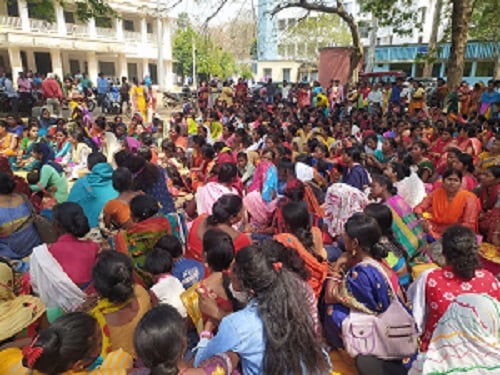 सेवा समाप्ति के विरोध में पोषण सखियों की बैठक, सड़क से सदन तक विरोध करने का फैसला