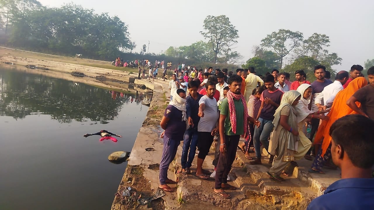 BREAKING: धनबाद के जोड़ापोखर  में तालाब से छात्रा की लाश बरामद, तेजाब से जलाया गया है चेहरा
