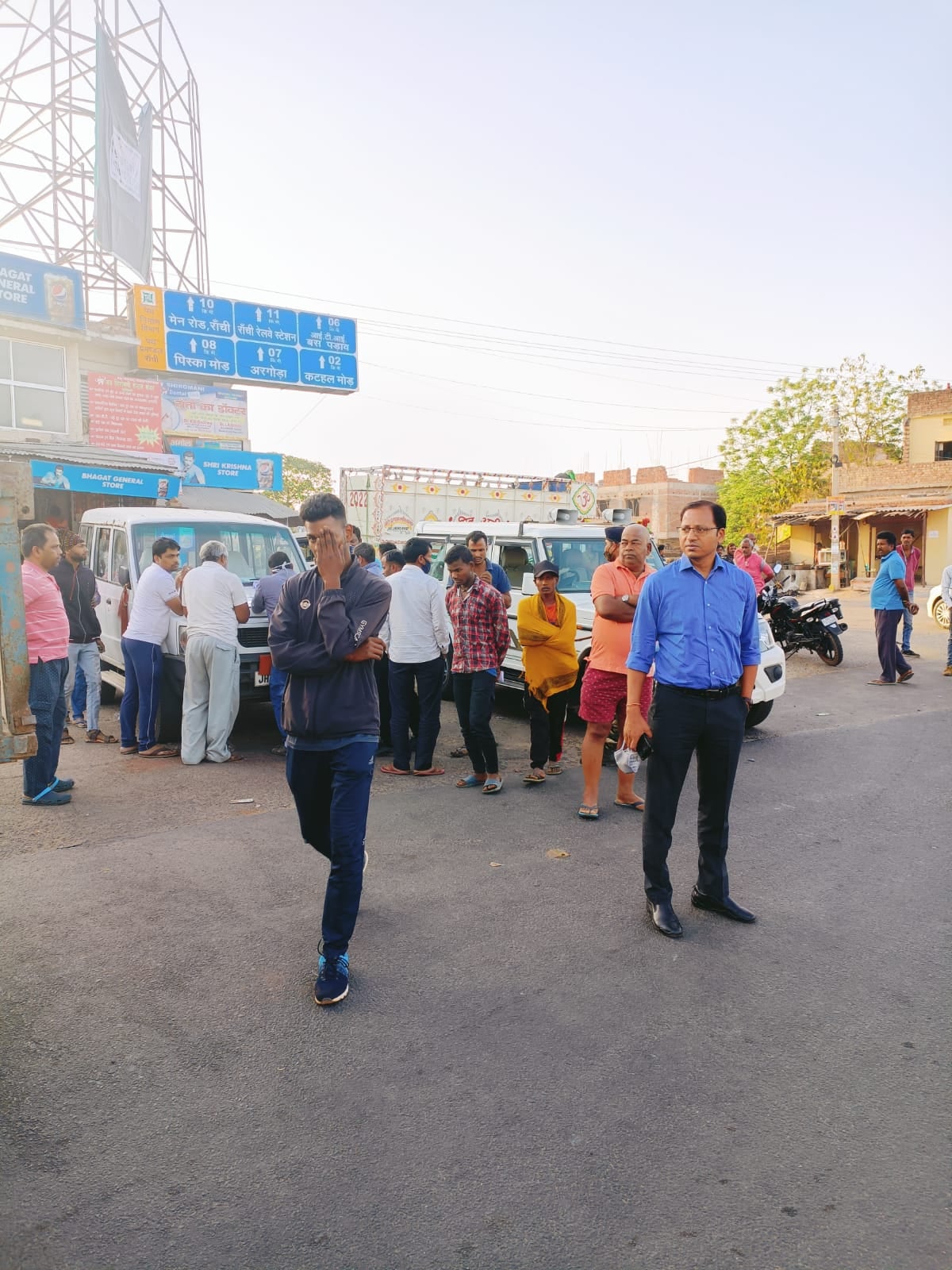 टैक्स डिफॉल्टर्स और ओवरलोड चलने वाले वाहनों के खिलाफ कार्रवाई,वसूला गया ₹ 7, 57, 950 का जुर्माना