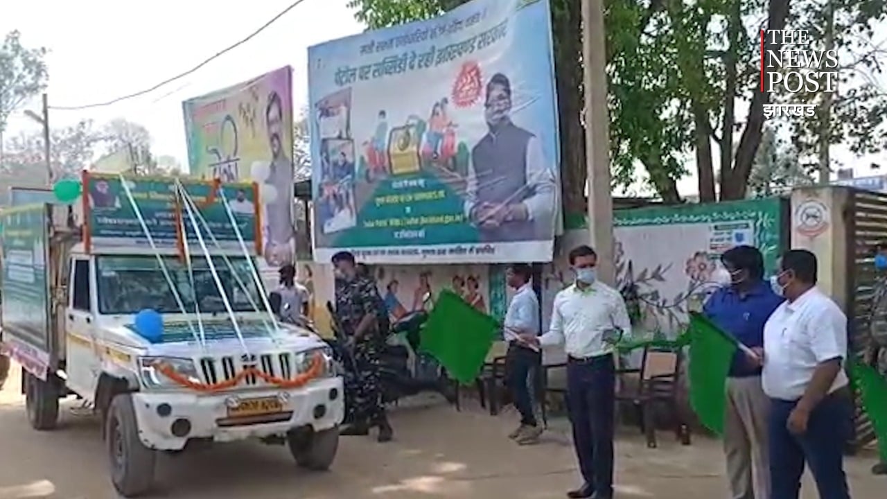 छात्रों और शिक्षकों को स्वच्छता के प्रति जागरूक करने के लिए डीसी ने किया जागरूकता रथ को रवाना