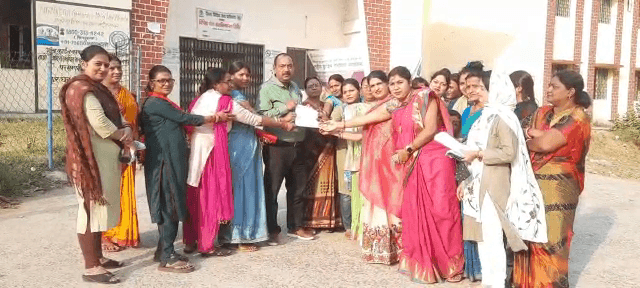 त्यौहार और परीक्षाओं के मौसम में यहां ब्लैकआउट, महिलाओं ने बिजली आपूर्ति के लिए उपायुक्त को सौंपा मांग पत्र