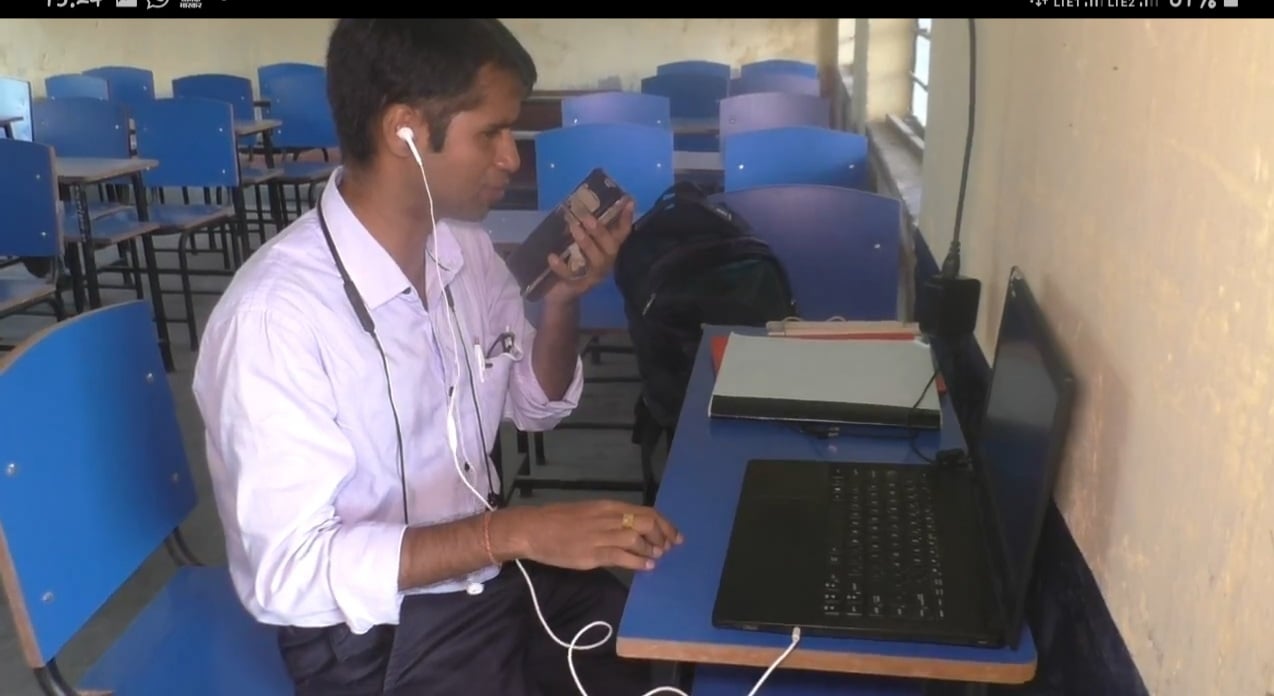 शिक्षक दिवस विशेष :   शिक्षा का ज्योत जला रहा है नेत्रहीन शिक्षक, सुबह-शाम छात्रों के लिए ऑन लाइन रहता है आलोक