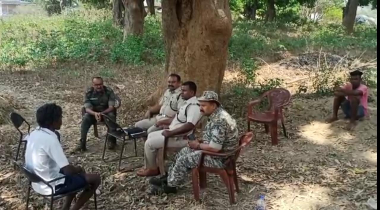 BIG BREAKING : खूंटी में घर के छप्पर पर रखा बम फूटा, दो की हालत नाजुक