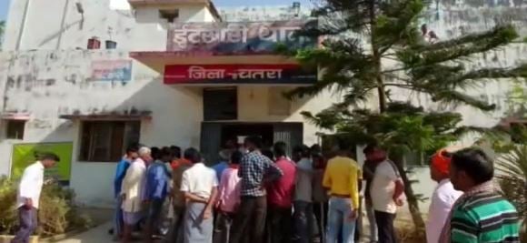 देर रात घर से निकले थे गोपाल, सुबह खेत में पड़ा मिला शव