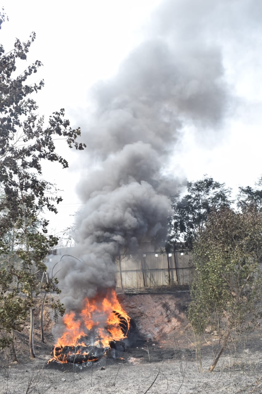 धनबाद : धू -धू कर उठने लगी लपटें, इलाके में धुआं ही धुआं