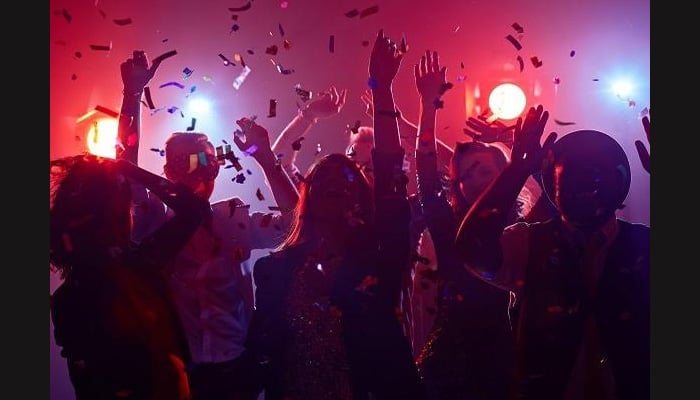 रेव पार्टी में फिल्म स्टार, सांसद के बेटे को पुलिस ने लिया हिरासत में, छोड़ने पर गरमाई राजनीति