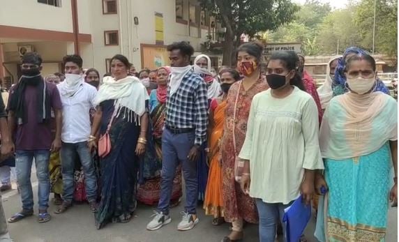 एसपी दरबार पहुंच  मुखिया ने लगाई गुहार,  हमारे बच्चों को बेवजह फंसने से बचाएं !