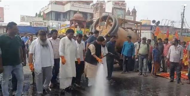 सुबह-सुबह जब पटना की सड़कों पर झाडू़ लगाते नजर आए मंत्री जी…