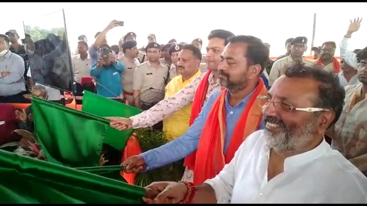 गोड्डा- दुमका-रांची-इंटर सिटी एक्सप्रेस का शुभारंभ, भाजपा सासंद और विधायक मंच पर क्यों नहीं बैठे, पढ़िए पूरी खबर