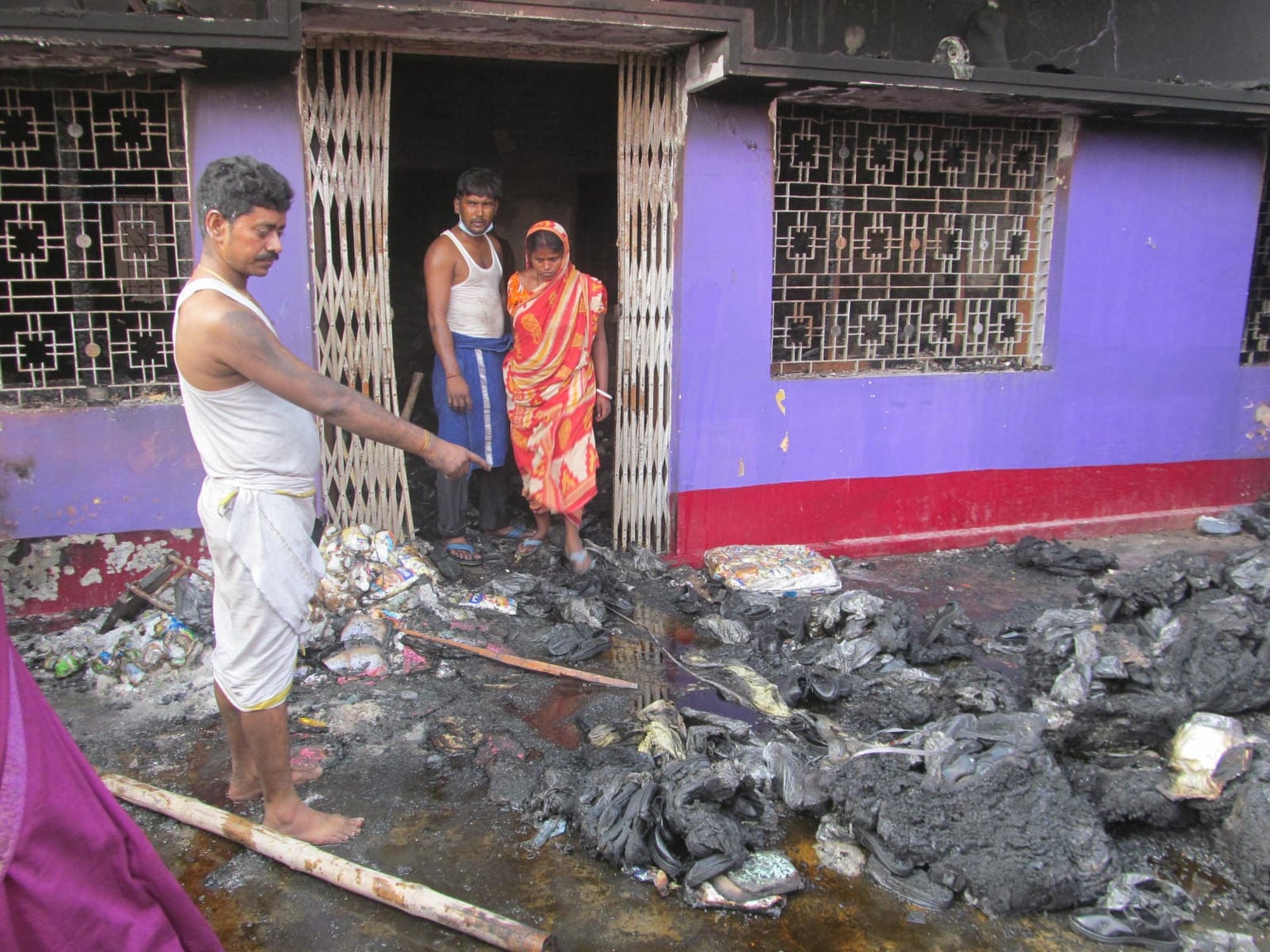 बिजली अधिकारी का नहीं मिला फ़ोन और इधर  10 लाख की संपत्ति हो गई राख