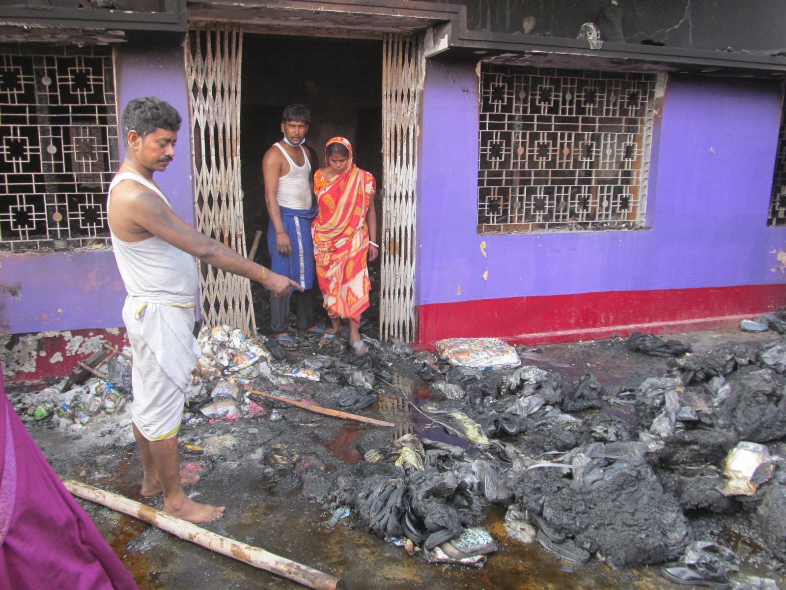 बिजली अधिकारी का नहीं मिला फ़ोन और इधर  10 लाख की संपत्ति हो गई राख