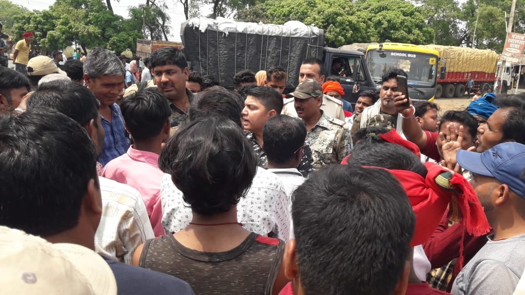 ओवेरलोडिंग का कहर : 19 घंटे के भीतर अलग-अलग सड़क हादसे में पांच की मौत, तीन जख्मी