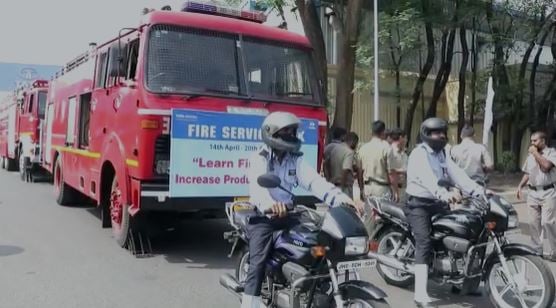 जमशेदपुर में अग्नि सुरक्षा सप्ताह :  बताया कि बड़ी बिल्डिंग में लगी आग में फंसे लोगों को कैसे बचाएं