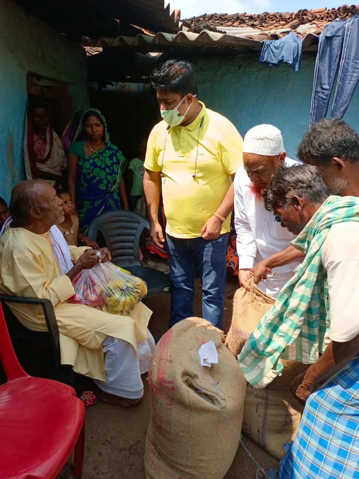 मुख्यमंत्री के आदेश पर 30 वर्ष बाद मिला बंधुआ जिंदगी से छुटकारा,फुचा महली को सभी सरकारी योजनाओं का दिया जा रहा है लाभ