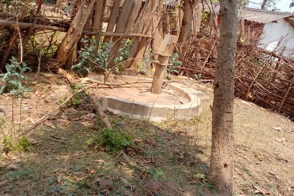 पीएचईडी मंत्री मिथलेश कुमार ठाकुर के गृह जिले के आदिवासी जल के बूंद बूंद को तरसे